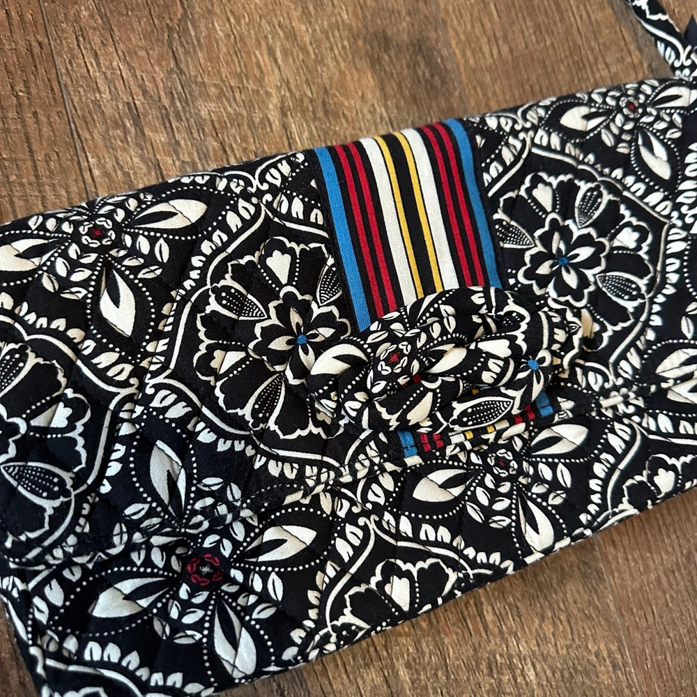 Women's Vera Bradley Shoulder Bag Black White Floral - Picture 3 of 10